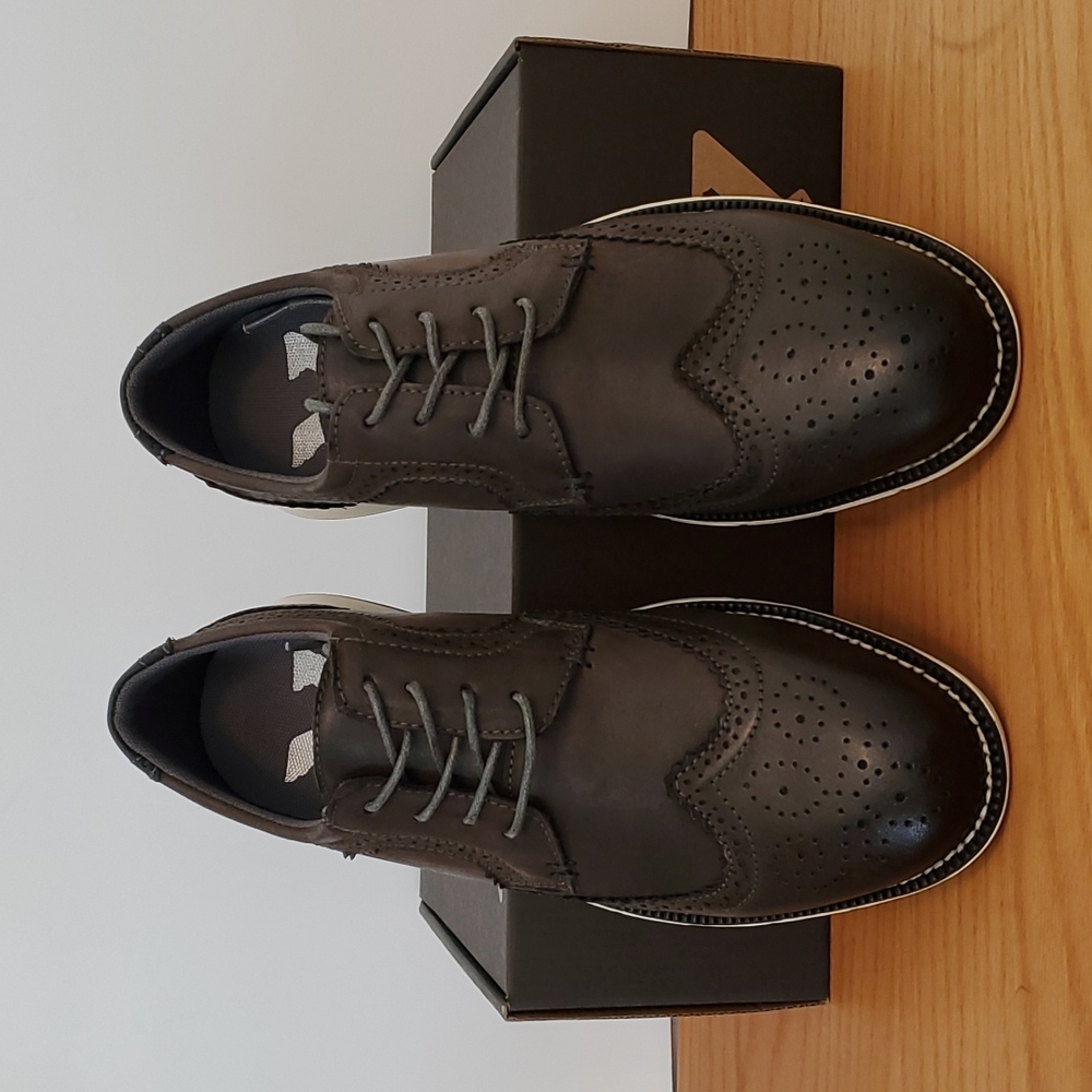 Vance Co. Drake Leather Wingtip Oxford in Dark Grey/Black - Picture 10 of 15